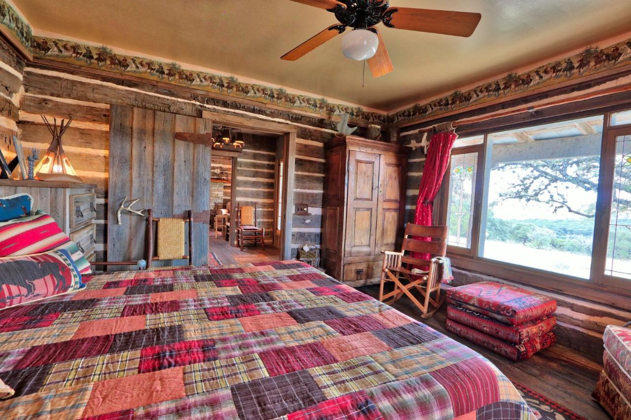 Villa Log Cabin At Old Glory Ranch Wimberley Exterior foto
