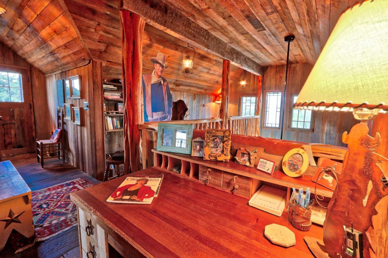 Villa Log Cabin At Old Glory Ranch Wimberley Exterior foto