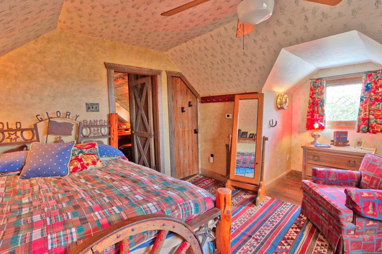 Villa Log Cabin At Old Glory Ranch Wimberley Exterior foto
