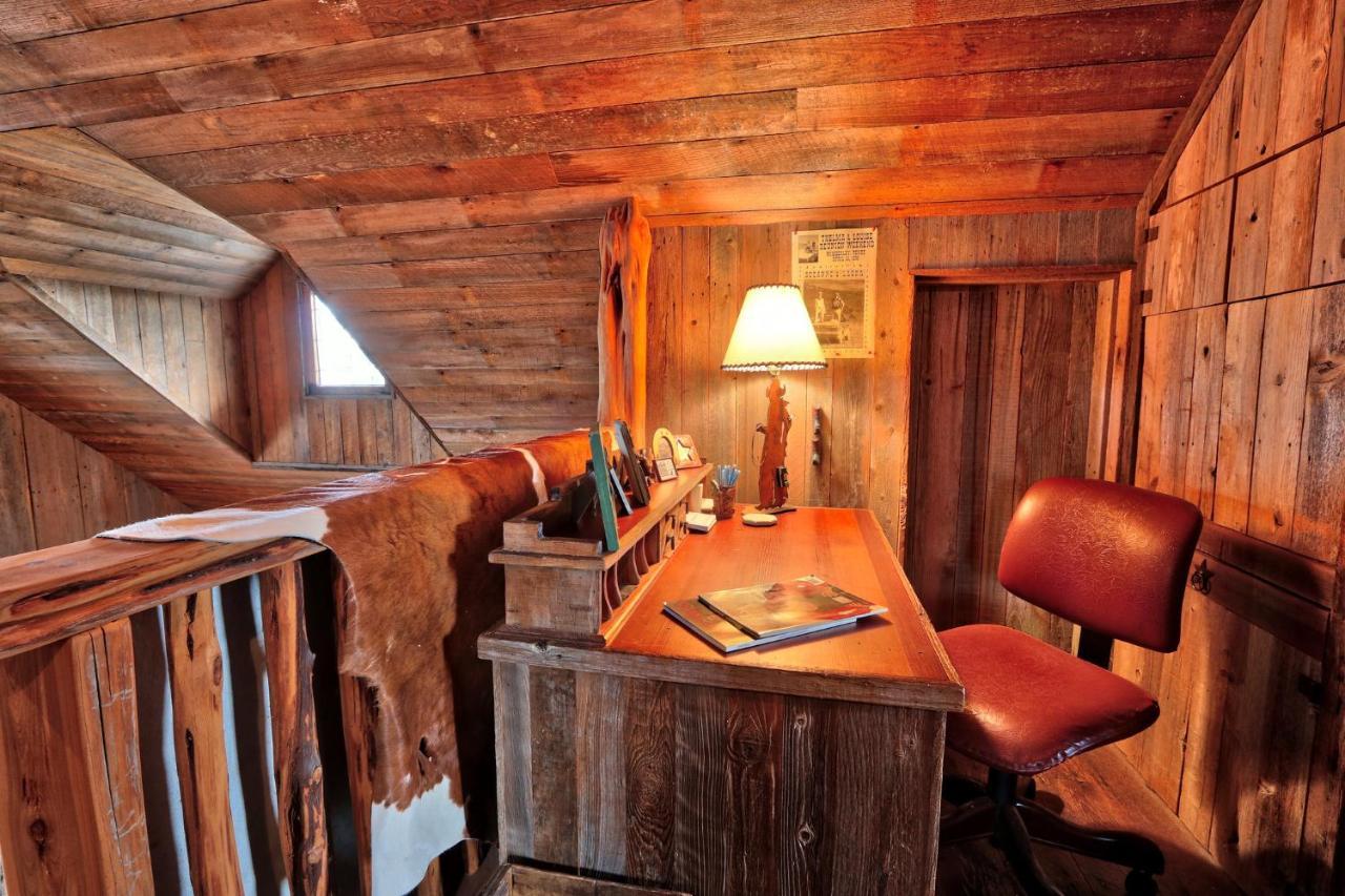 Villa Log Cabin At Old Glory Ranch Wimberley Exterior foto