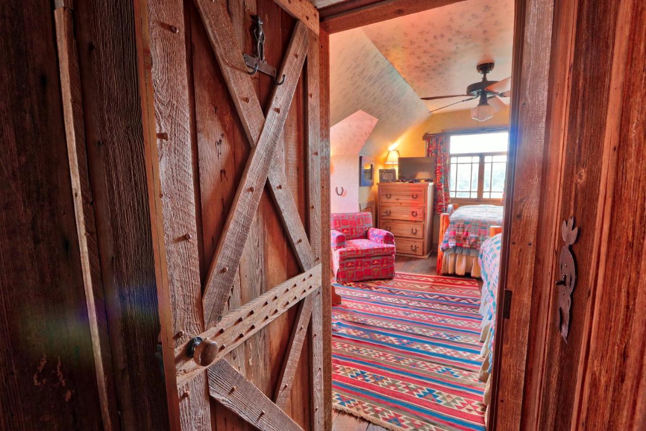 Villa Log Cabin At Old Glory Ranch Wimberley Exterior foto