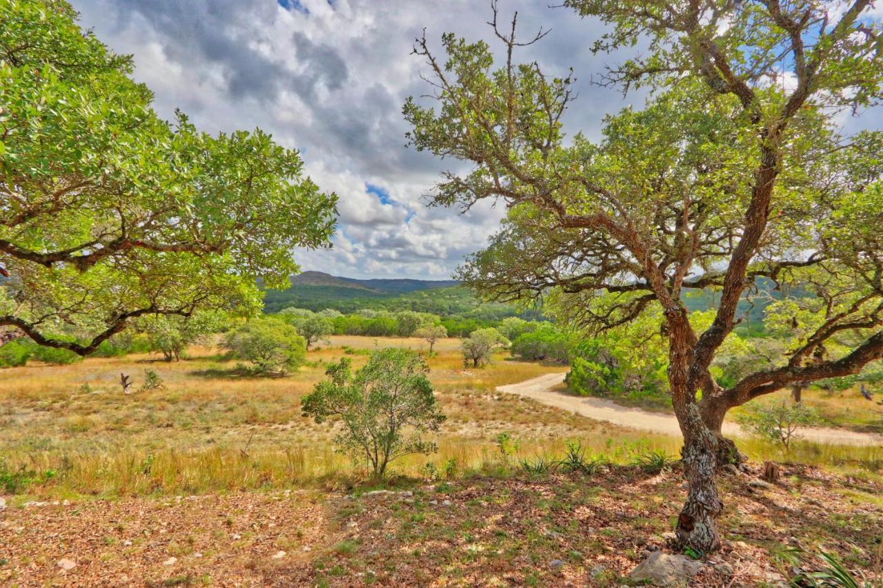 Villa Log Cabin At Old Glory Ranch Wimberley Exterior foto
