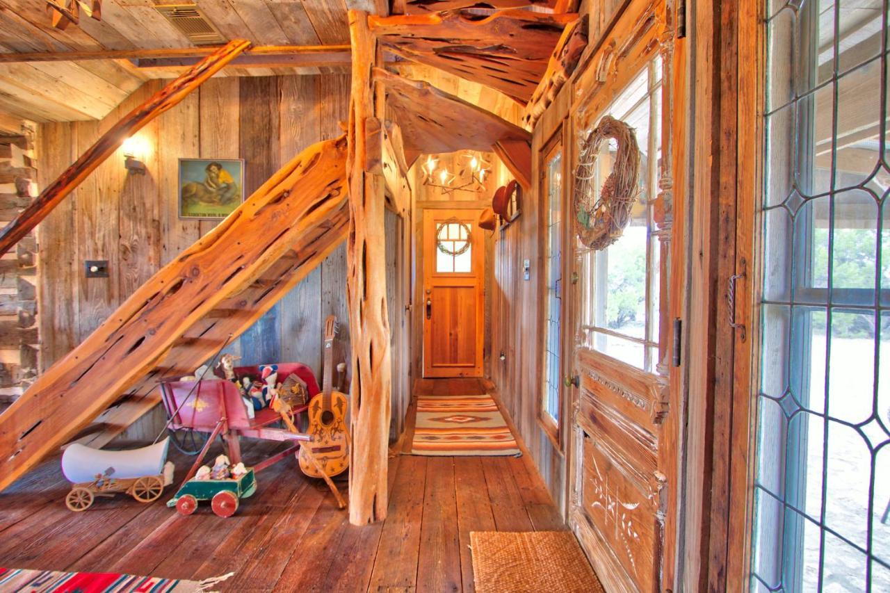 Villa Log Cabin At Old Glory Ranch Wimberley Exterior foto