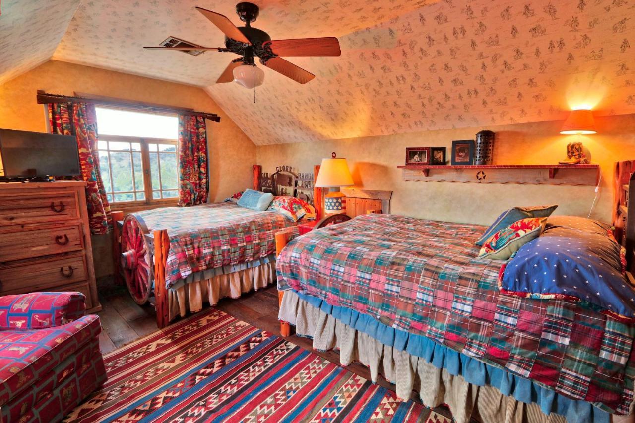 Villa Log Cabin At Old Glory Ranch Wimberley Exterior foto