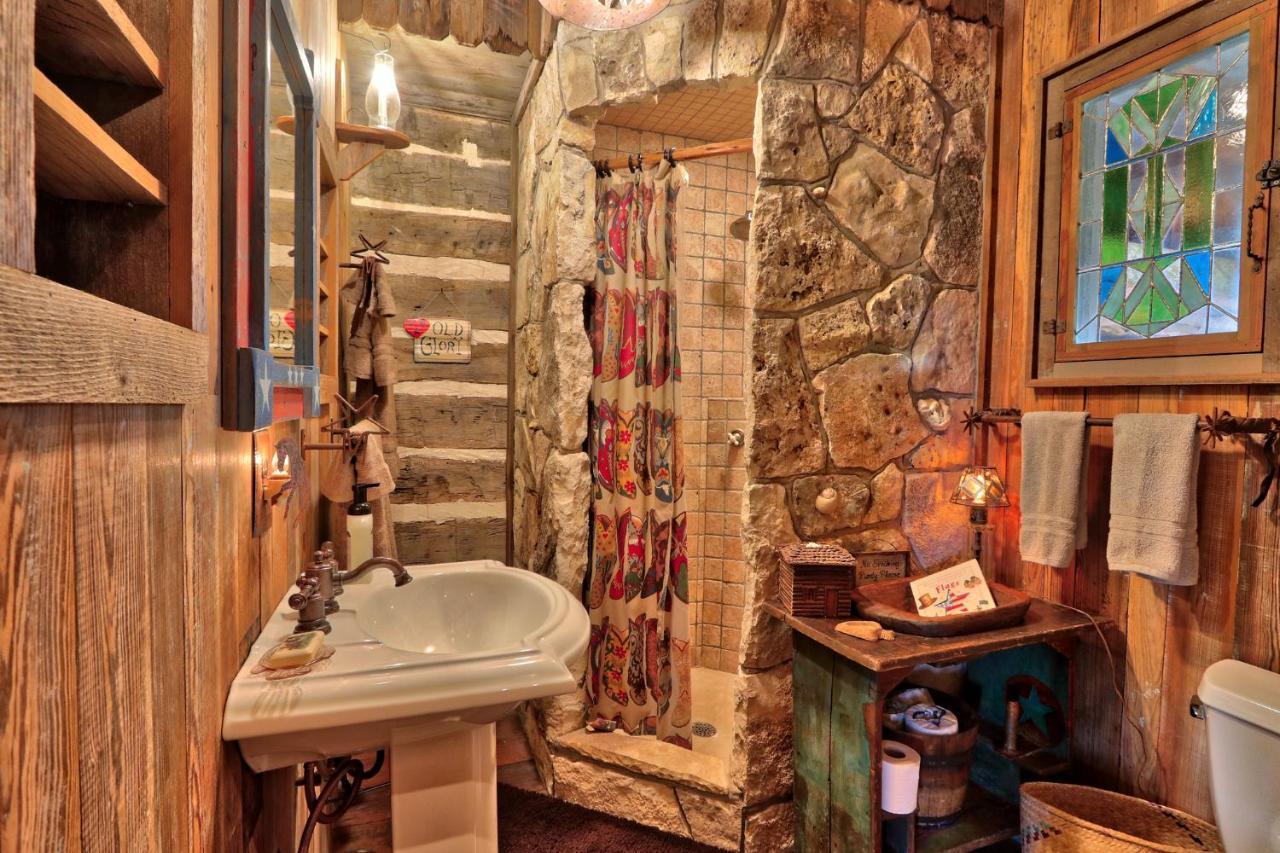 Villa Log Cabin At Old Glory Ranch Wimberley Exterior foto